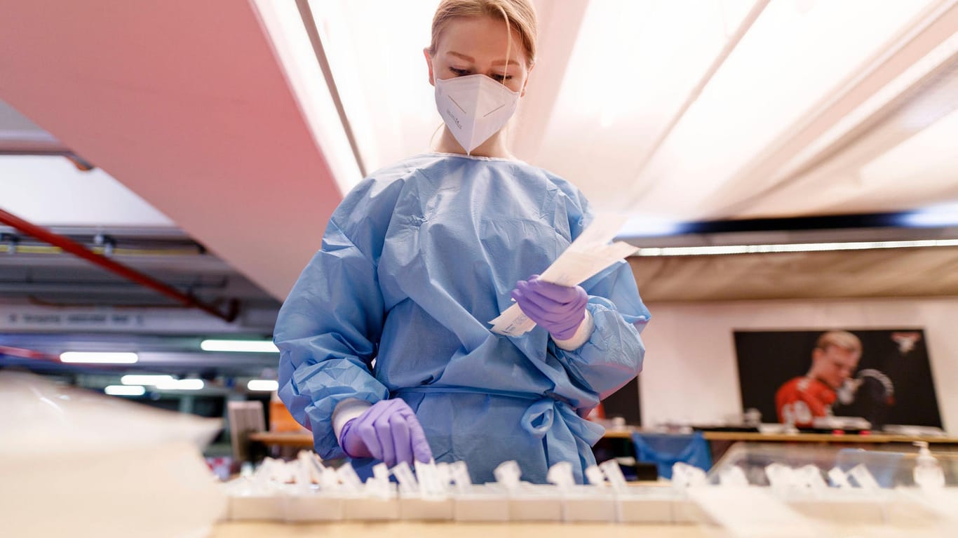 Untersuchung im Labor: Jährlich haben fünf neue Krankheiten das Potential zur Pandemie.
