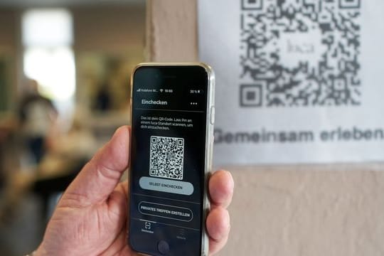 Die Luca-App auf einem Smartphone: Immer mehr Kreise führen die Luca-App ein. Doch auch die Kritik an der Datensicherheit wächst.