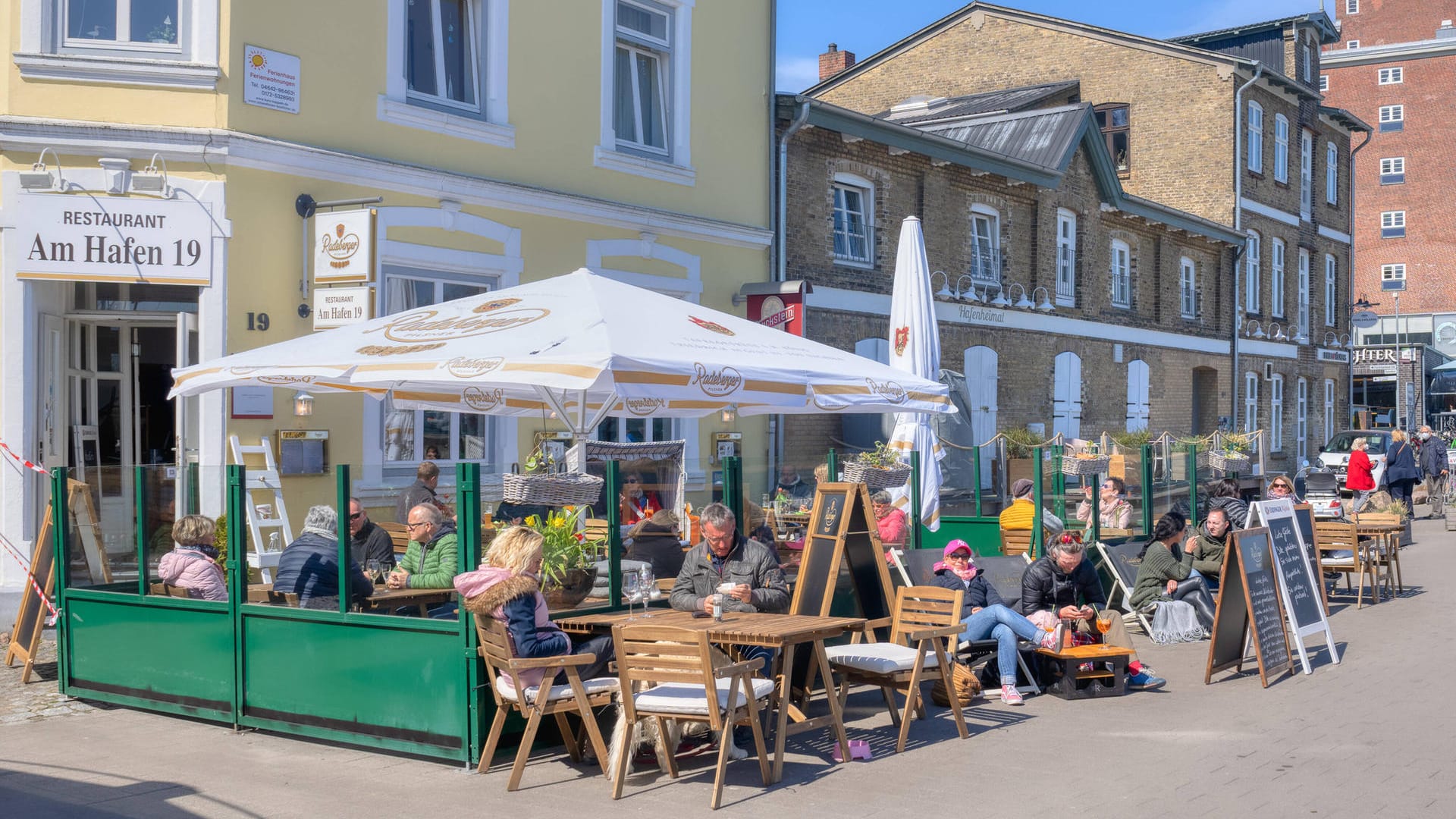 Besucher und Touristen in Kappeln in Schleswig-Holstein: Die Schleiregion gehört zu den Modellregionen im nördlichsten Bundesland.