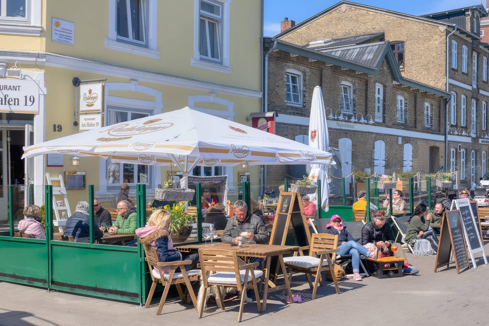 Besucher und Touristen in Kappeln in Schleswig-Holstein: Die Schleiregion gehört zu den Modellregionen im nördlichsten Bundesland.