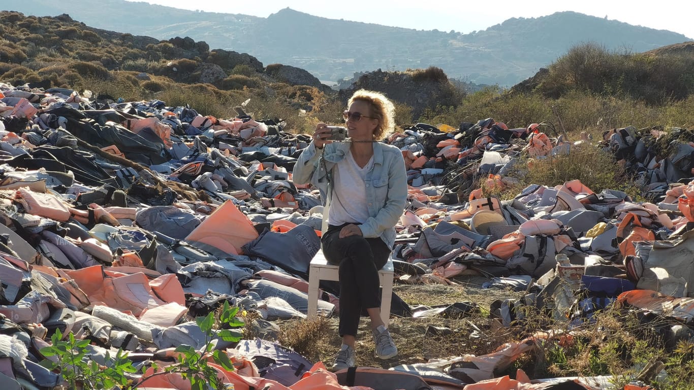 Katja Riemann: Im Flüchtlingslager Moria hat sie die Arbeit einer Filmschule dokumentiert.