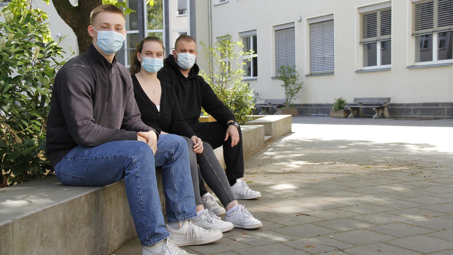 Anton Glusancov, Maja Jüde und Nils Tromnau: Sie stehen teils vor einer ungewissen Zukunft.