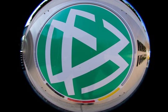 Die Spitze des Deutschen Fußball-Bundes trifft sich in Potsdam zu einem Krisen-Gipfel.