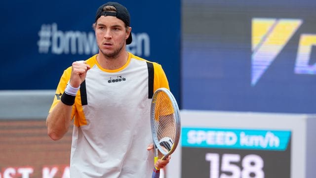 Jan-Lennard Struff hatte mit Zverev-Bezwinger Iwaschka keine Probleme. Jan-Lennard Struff hatte mit Zverev-Bezwinger Iwaschka keine Probleme.