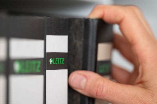 Grundpfeiler der staatlichen Bürokratie und aus keiner Firma wegzudenken: der Leitz-Ordner.