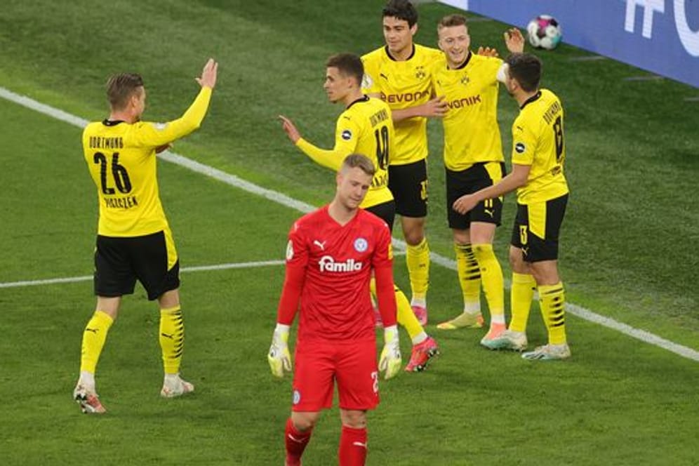 Halbfinale im Signal Iduna Park zwischen Dortmund und Holstein Kiel.