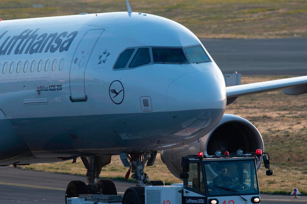 Lufthansa: Die Luftfahrtbranche ist besonders stark von den Auswirkungen der weltweiten Corona-Pandemie betroffen.