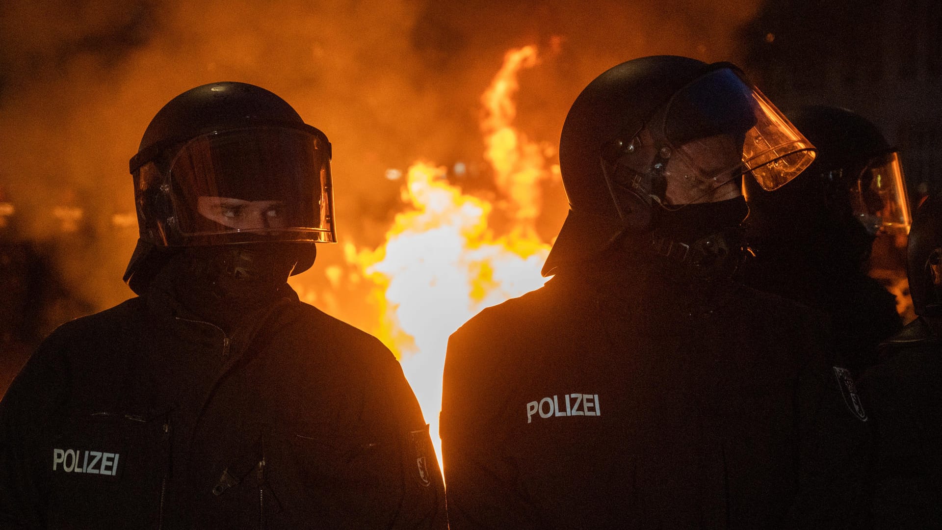 Polizisten mussten sich in Berlin Chaoten entgegenstellen.