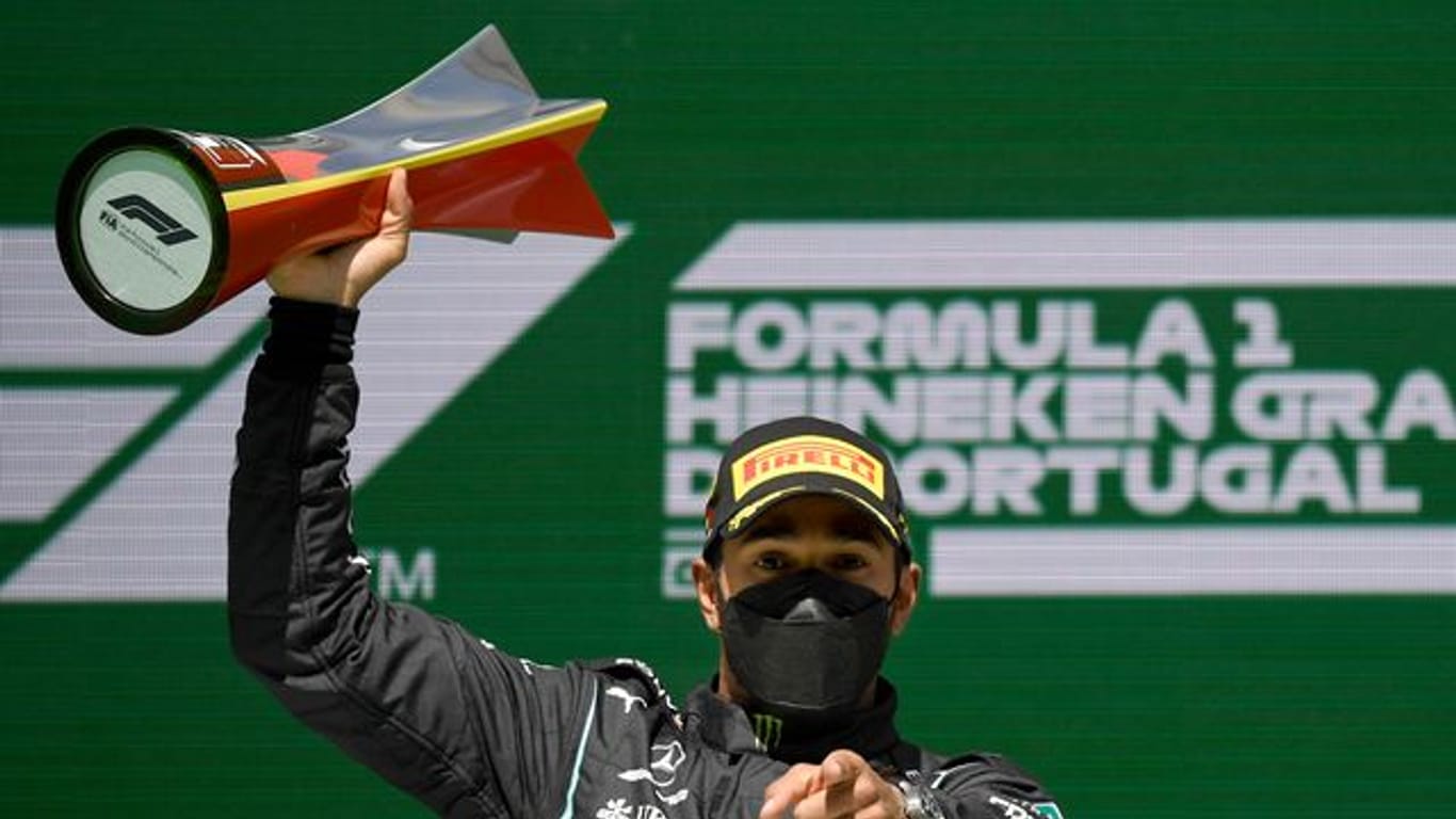 Portugal-Sieger Lewis Hamilton hatte bei Mercedes zuletzt nur einen Einjahresvertrag unterschrieben.