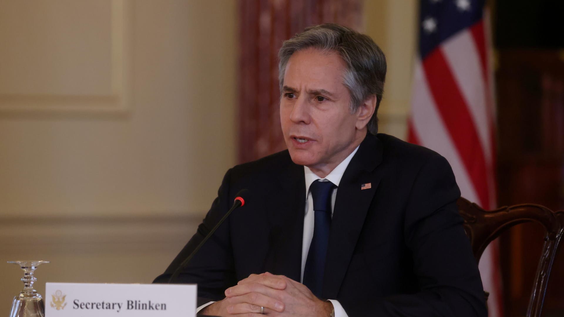 US-Außenminister Antony Blinken bei einer Videokonferenz. Er schließt eine militärische Auseinandersetzung mit China aus. US-Außenminister Antony Blinken bei einer Videokonferenz. Er schließt eine militärische Auseinandersetzung mit China aus.