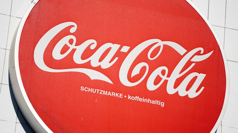 Coca-Cola: Kunden in Deutschland konnten bislang keine alkoholischen Getränke dieser Marke in den Regalen finden.