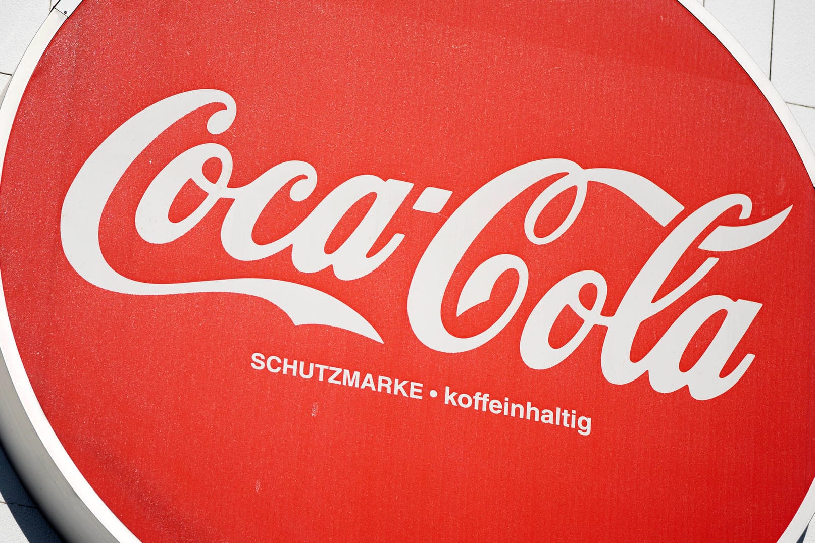 Coca-Cola: Kunden in Deutschland konnten bislang keine alkoholischen Getränke dieser Marke in den Regalen finden.