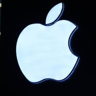 Das Logo von Apple: Das Unternehmen könnte ab 2023 ein faltbares iPhone auf den Markt bringen.