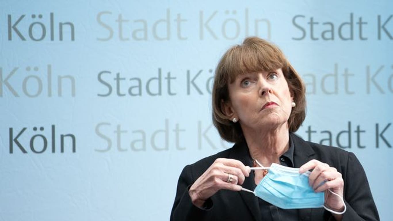 Henriette Reker (Archivbild): Die Kölner Oberbürgermeisterin sieht die Vorteile von mobilen Impfteams in den sozialen Brennpunkten der Stadt.