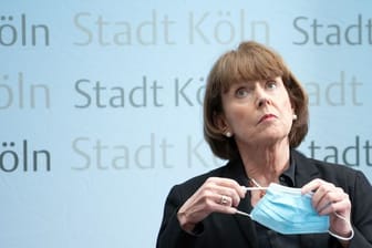 Henriette Reker (Archivbild): Die Kölner Oberbürgermeisterin sieht die Vorteile von mobilen Impfteams in den sozialen Brennpunkten der Stadt.
