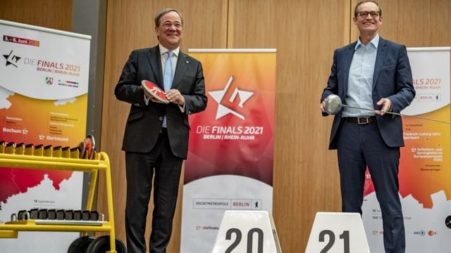 Michael Müller (r) und Armin Laschet bei der bei der Präsentation des zweiten Finals-Projekts nach 2019.