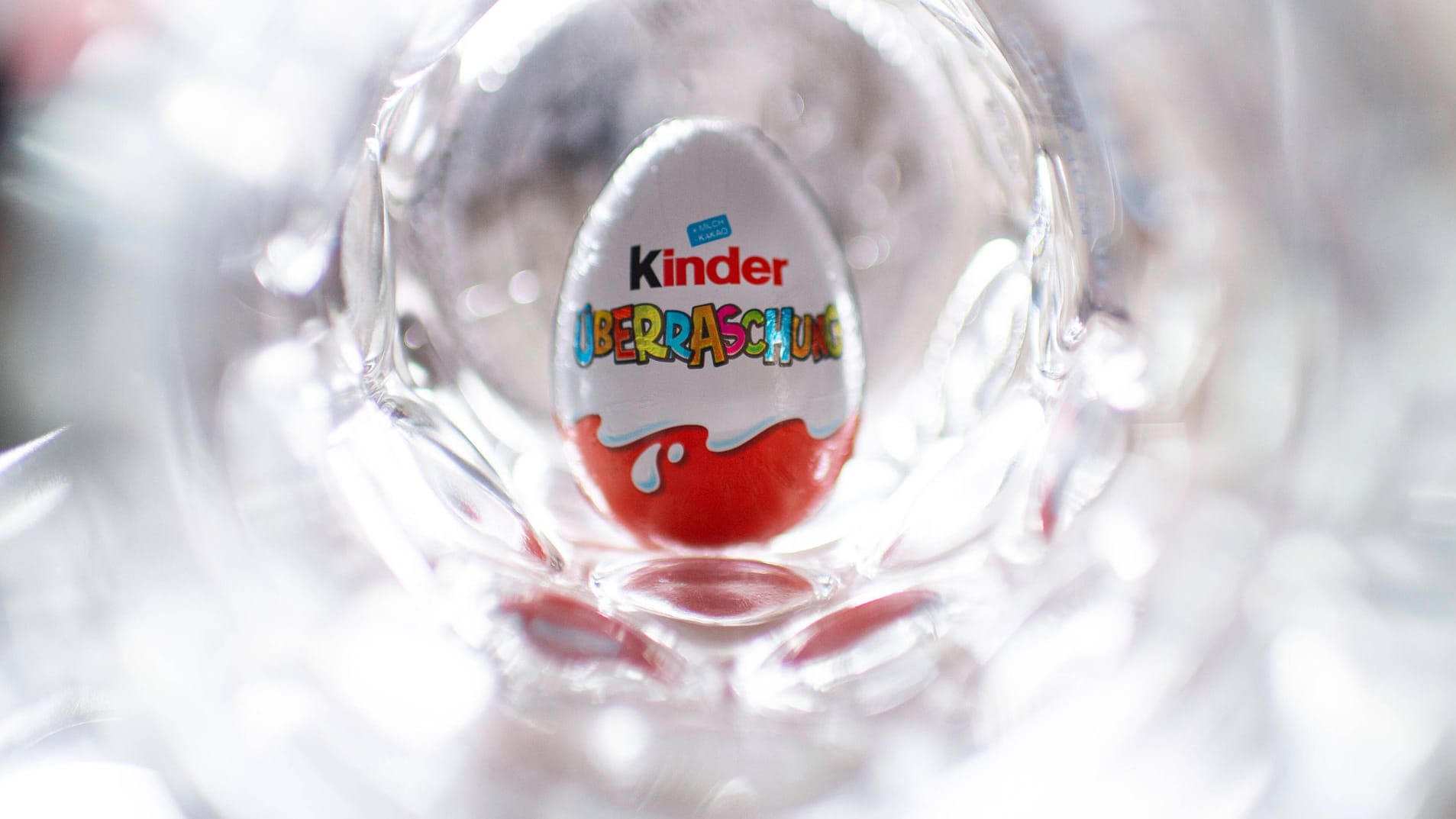 Ein Kinder Überraschungsei (Symbolbild): In der Spielzeughülle versteckte ein Mann Heroin. Ein Kinder Überraschungsei (Symbolbild): In der Spielzeughülle versteckte ein Mann Heroin.