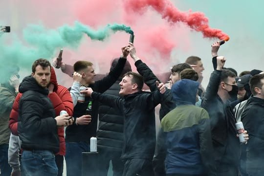 Fans von Manchester United zeigten ihre Unzufriedenheit auf der Straße.