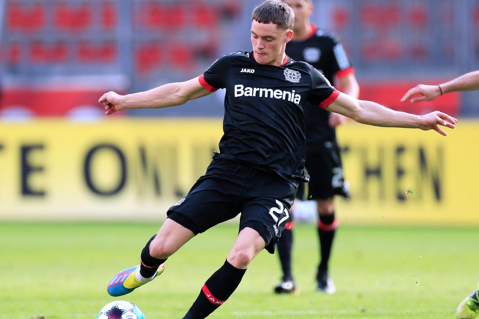 Florian Wirtz hat seinen Kontrakt in Leverkusen verlängert.