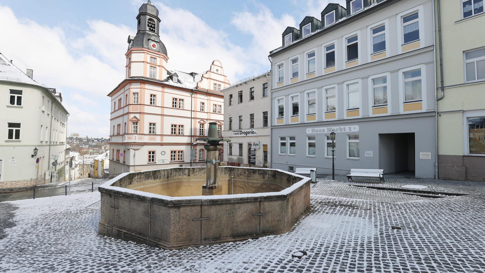 Leerer Marktplatz in Schleiz im Saale-Orla-Kreis: Insgesamt rund 80.000 Menschen leben im Landkreis.