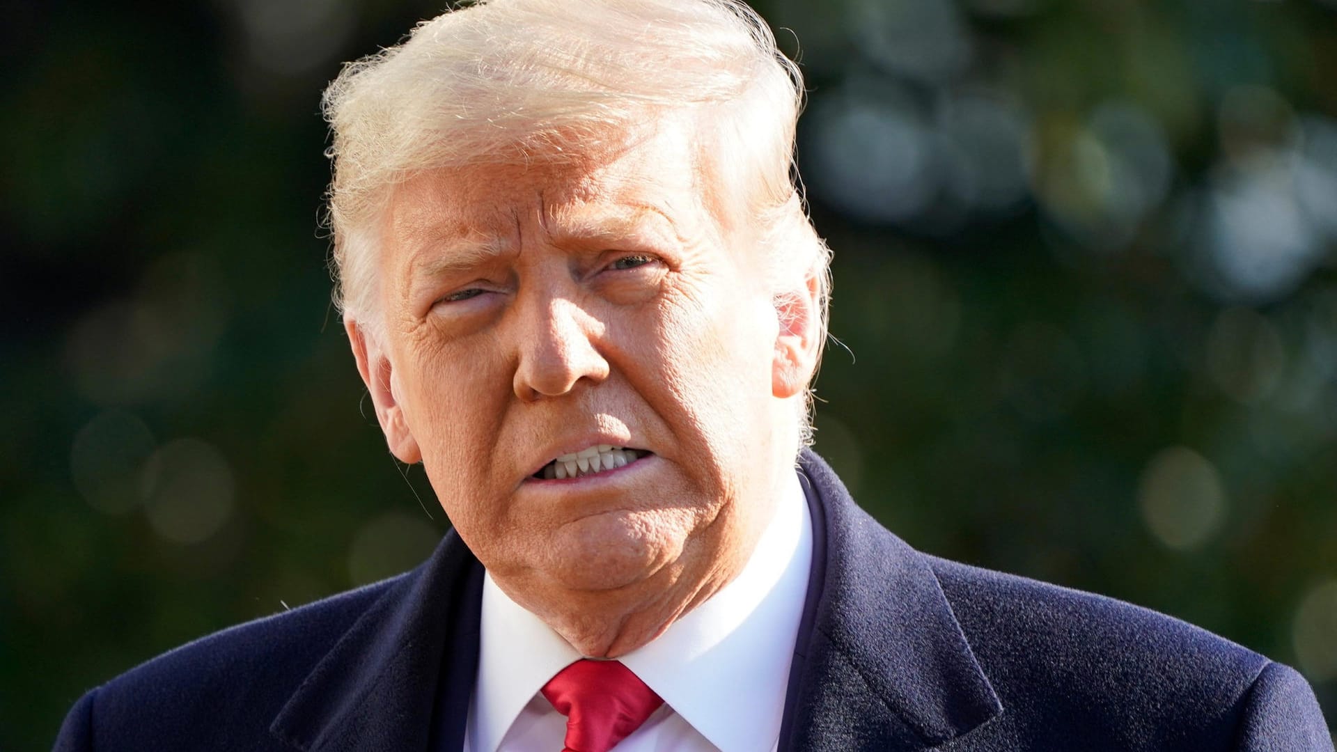 Der ehemalige US-Präsident Donald Trump: Ob Trumps Profil dauerhaft gesperrt bleibt, will Facebooks Aufsichtsgremium am Mittwoch bekanntgeben. Der ehemalige US-Präsident Donald Trump: Ob Trumps Profil dauerhaft gesperrt bleibt, will Facebooks Aufsichtsgremium am Mittwoch bekanntgeben.