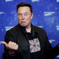 "Technoking" Elon Musk: Der E-Autopionier baut eine riesige Tesla-Fabrik in Brandenburg.