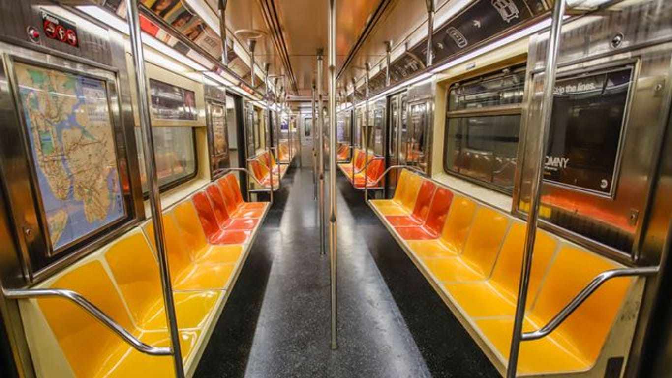 Die Zahl der Fahrgäste in der New Yorker U-Bahn war zu Beginn der Pandemie stark gesunken - zuletzt aber wieder angestiegen.