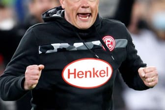 Trainer Uwe Rösler feierte mit Fortuna Düsseldorf einen emotionalen Heimsieg.