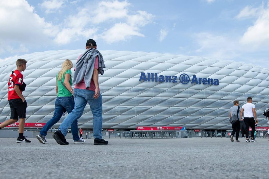 Bayern-Fans werden die Allianz Arena in Zukunft nicht mehr mit einem gedruckten Ticket betreten können.