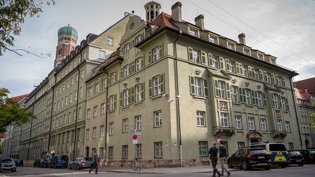 Das Polizeipräsidium in der Innenstadt (Symbolbild): Zwölf Polizisten wurden bereits suspendiert. Das Polizeipräsidium in der Innenstadt (Symbolbild): Zwölf Polizisten wurden bereits suspendiert.