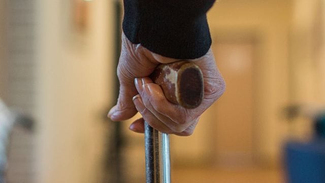 Eigentlich sollte ein Altenheim den Bewohnern Schutz geben.