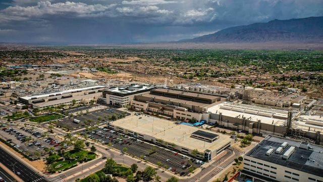 Das Bild zeigt das Intel-Werk in Rio Rancho, New Mexico. Das Bild zeigt das Intel-Werk in Rio Rancho, New Mexico.