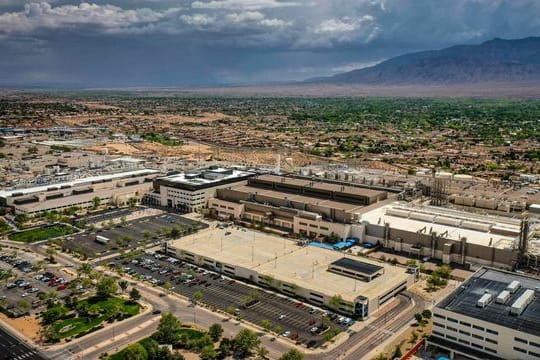Das Bild zeigt das Intel-Werk in Rio Rancho, New Mexico.