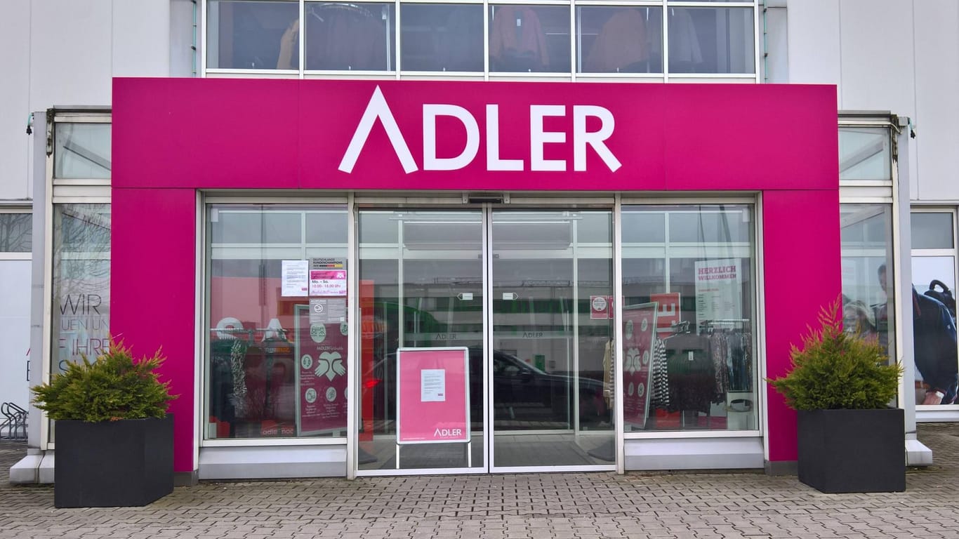 Adler-Modemarkt (Symbolbild): Der Händler hat finanzielle Probleme.