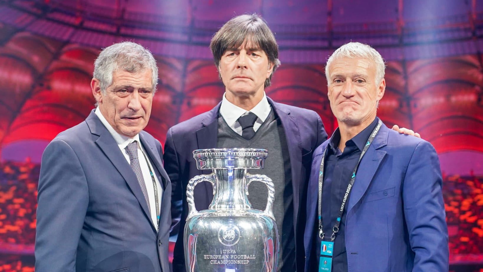 Fernando Santos (Portugal), Joachim Löw (Deutschland) und Didier Deschamps (Frankreich) (v.l.): Die Nationaltrainer können bei der EM mit mehr Spielern als bislang planen.