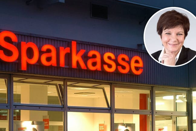 Sparkassen-Filiale (Symbolbild): Privatkunden-Banken brauchen die Gebühren und Provisionen dringender als Geldhäuser, die mit Investmentbanking gute Geschäfte machen.