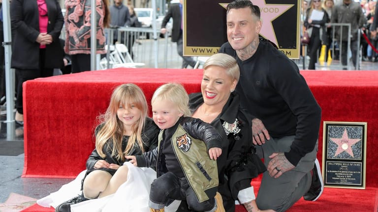 Pink: Die Sängerin mit ihrem Ehemann Carey Hart und ihren Kindern Willow Sage und Jameson Moon