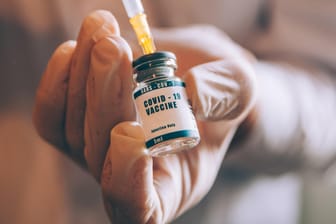Corona-Impfstoff: Die Ema prüft den chinesischen Impfstoff nach dem sogenannten Rolling Review-Verfahren.