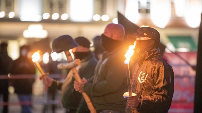 Nazi-Demo in München (April 2021): Rechtsextreme Straftaten in Deutschland haben zugenommen.