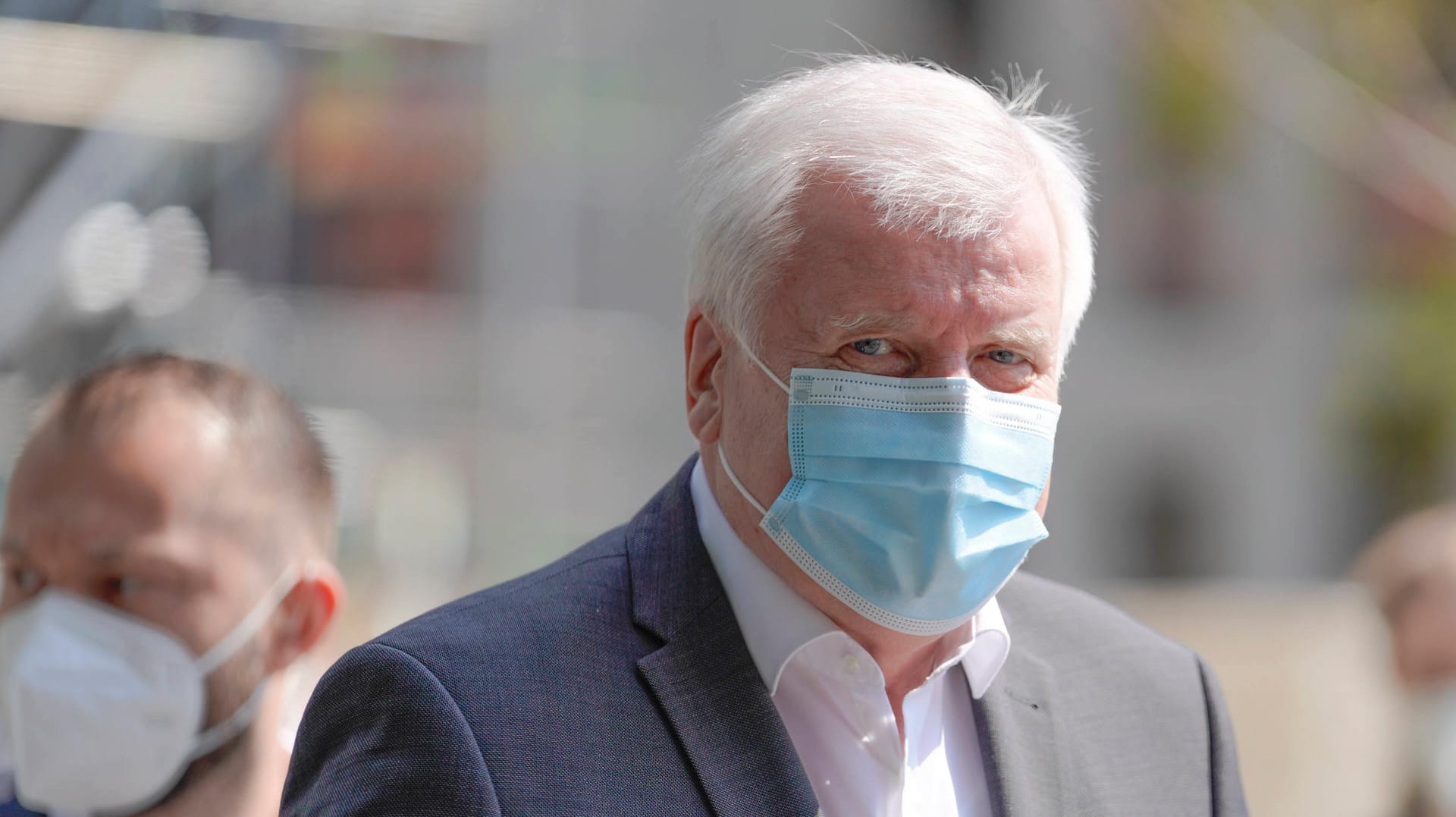 Horst Seehofer: Bei radikalen Linken sei eine Entwicklung "hin zu Gewalttaten konspirativ agierender Kleingruppen" zu beobachten, sagte der Innenminister.