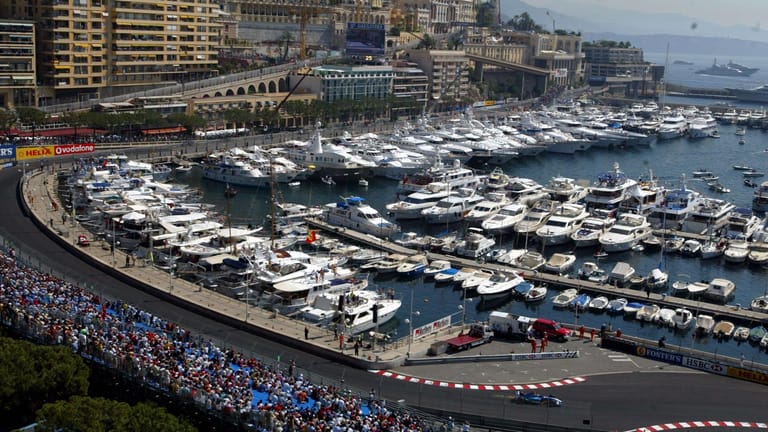 Der Yachthafen von Monaco wird auch in diesem Jahr wieder von Motorsport-Fans gesäumt.