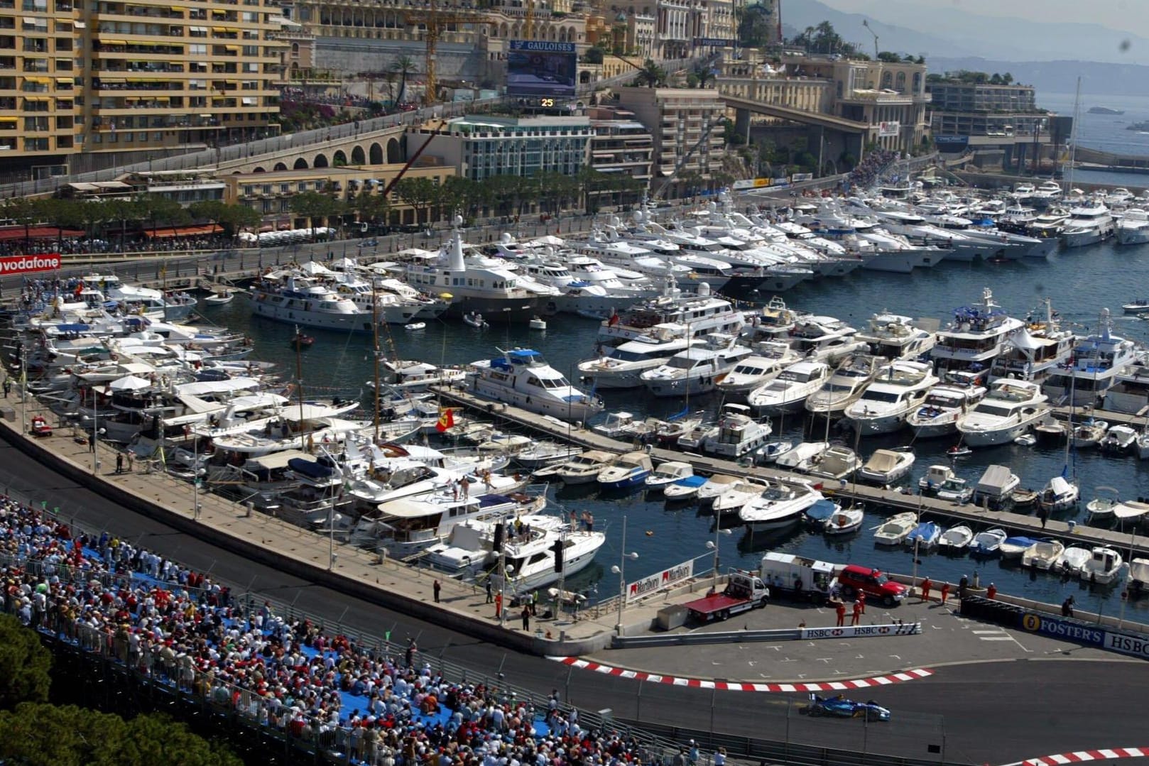 Der Yachthafen von Monaco wird auch in diesem Jahr wieder von Motorsport-Fans gesäumt.