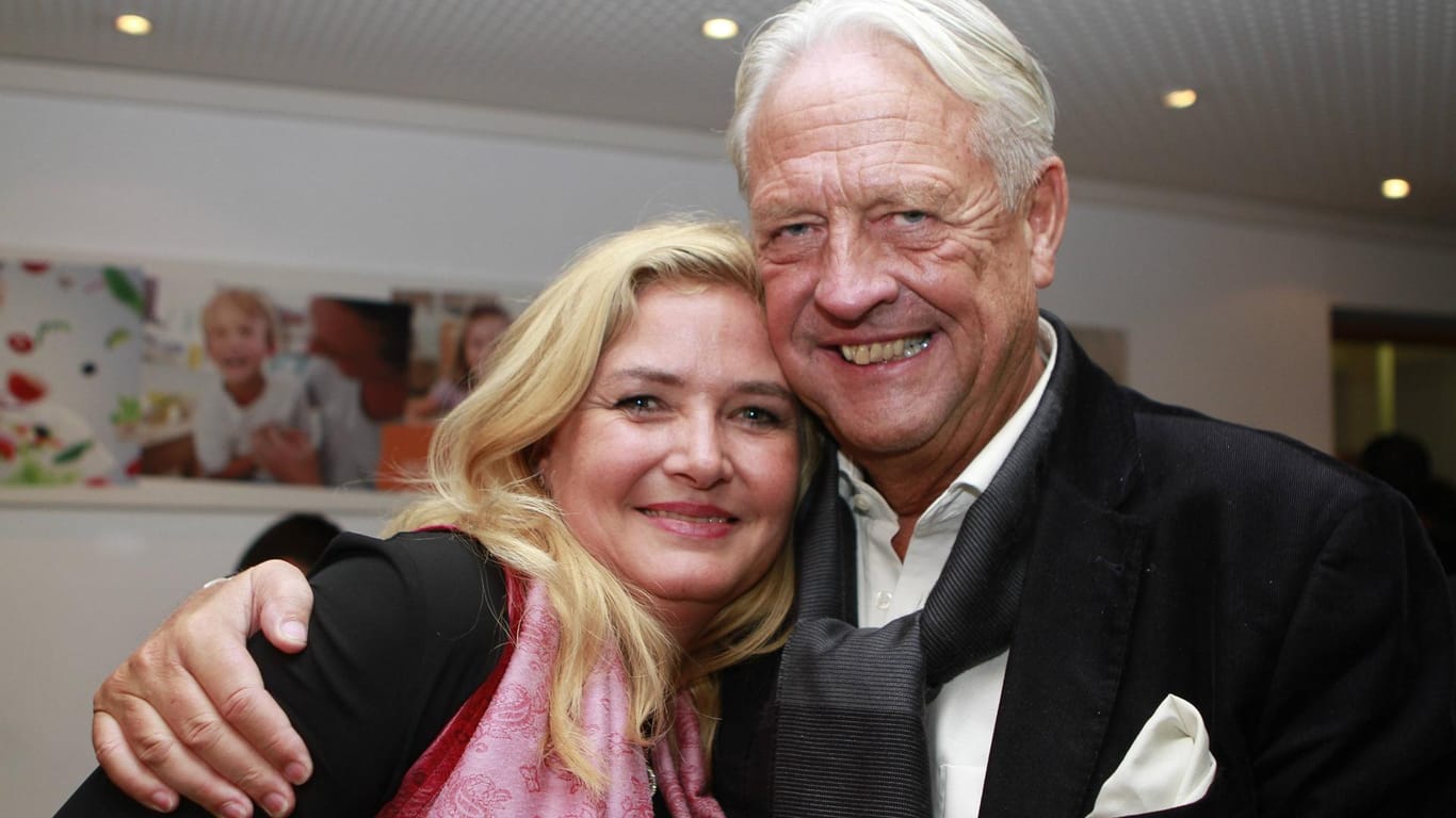 Der ehemalige Vorsitzende der Berliner AfD, Günter Brinker und seine Frau Kristin Brinker, die derzeitige AfD-Landeschefin: Die Berliner AfD hat den Ex-Funktionär kritisiert.