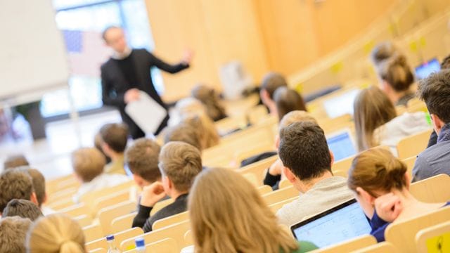 In welchen Hörsaal der Weg führt, entscheidet am Ende auch der Schulabschluss.