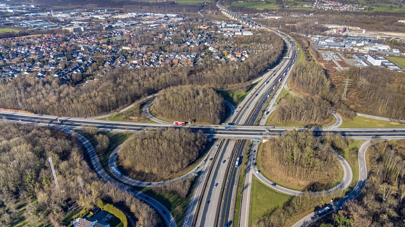 Autobahnkreuz an der Lennetalbrücke in Hagen: Ein Geisterfahrer ist auf der A46 unterwegs gewesen.