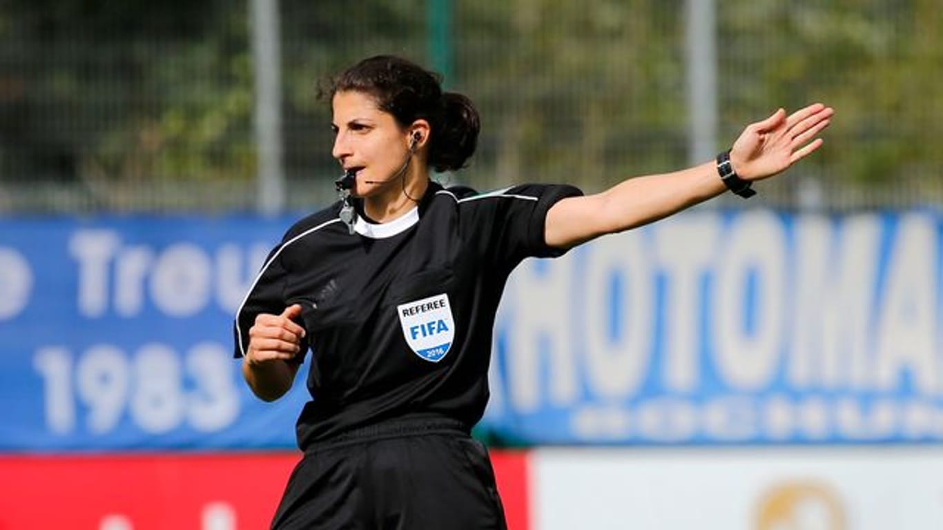Pfeift das Finale der Champions League der Frauen: Schiedsrichterin Riem Hussein.
