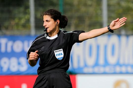 Pfeift das Finale der Champions League der Frauen: Schiedsrichterin Riem Hussein.