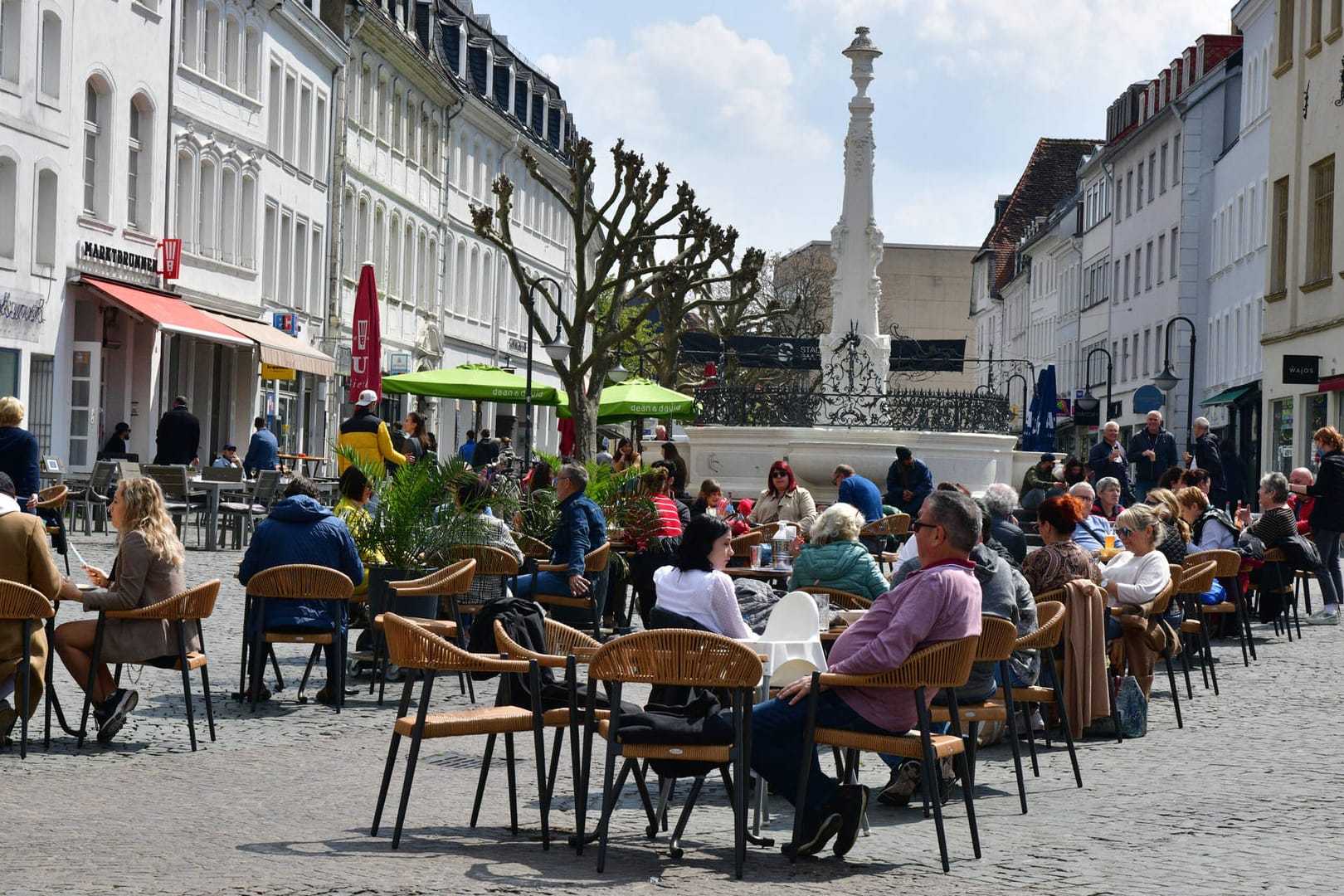 Im April durften negativ Getestete im Saarland in Biergärten sitzen: Nun soll das auch in anderen Bundesländern möglich sein.