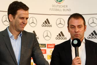 Oliver Bierhoff und Hansi Flick, der damals als DFB-Sportdirektor fungierte, bei einer Veranstaltung im Dezember 2014. Arbeiten beide bald wieder zusammen?