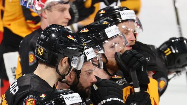 Alle Eishockey-Nationalspieler haben sich nach einem Corona-Verdachtsfall im Team umgehend isoliert. Alle Eishockey-Nationalspieler haben sich nach einem Corona-Verdachtsfall im Team umgehend isoliert.